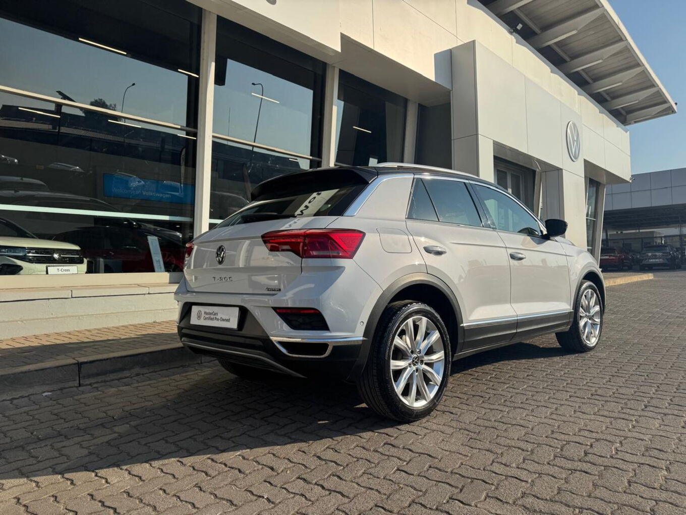 2021 VOLKSWAGEN T-ROC 2.0TSI 140kW 4Motion Design — photo 6