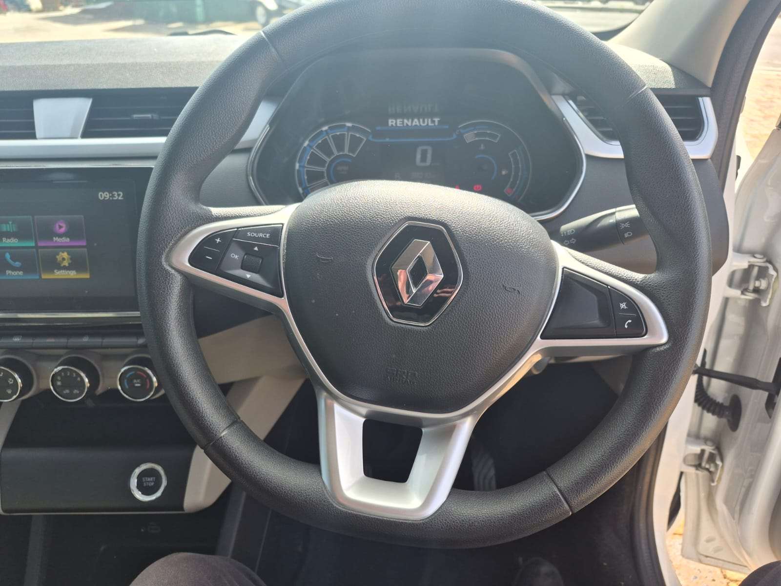 2023 Renault Triber TRIBER 1.0 PRESTIGE / INTENS - Image 16
