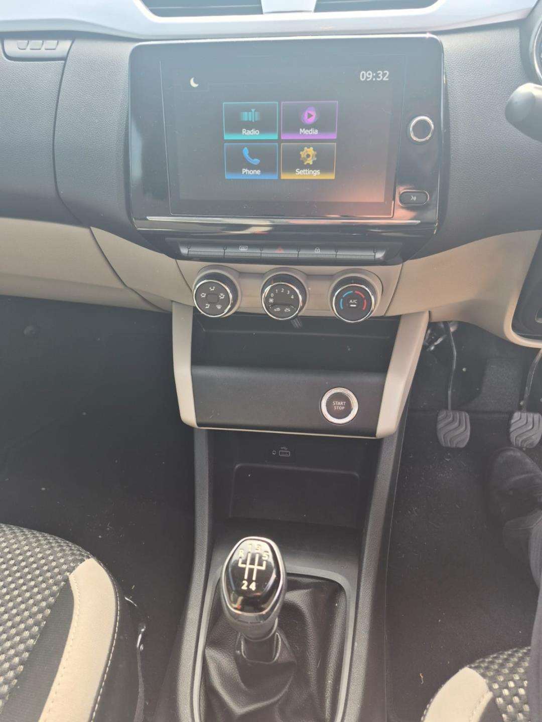 2023 Renault Triber TRIBER 1.0 PRESTIGE / INTENS - Image 15