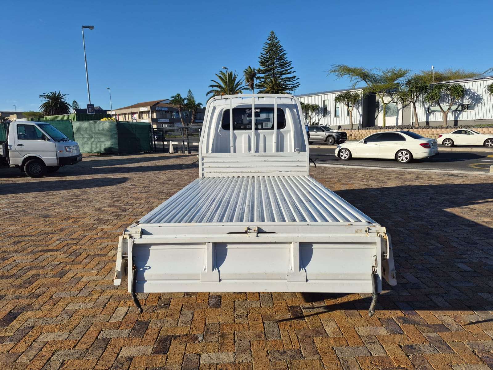 2025 Hyundai H100 / BAKKIE H100 2.6D A/C F/C D/S - Image 10