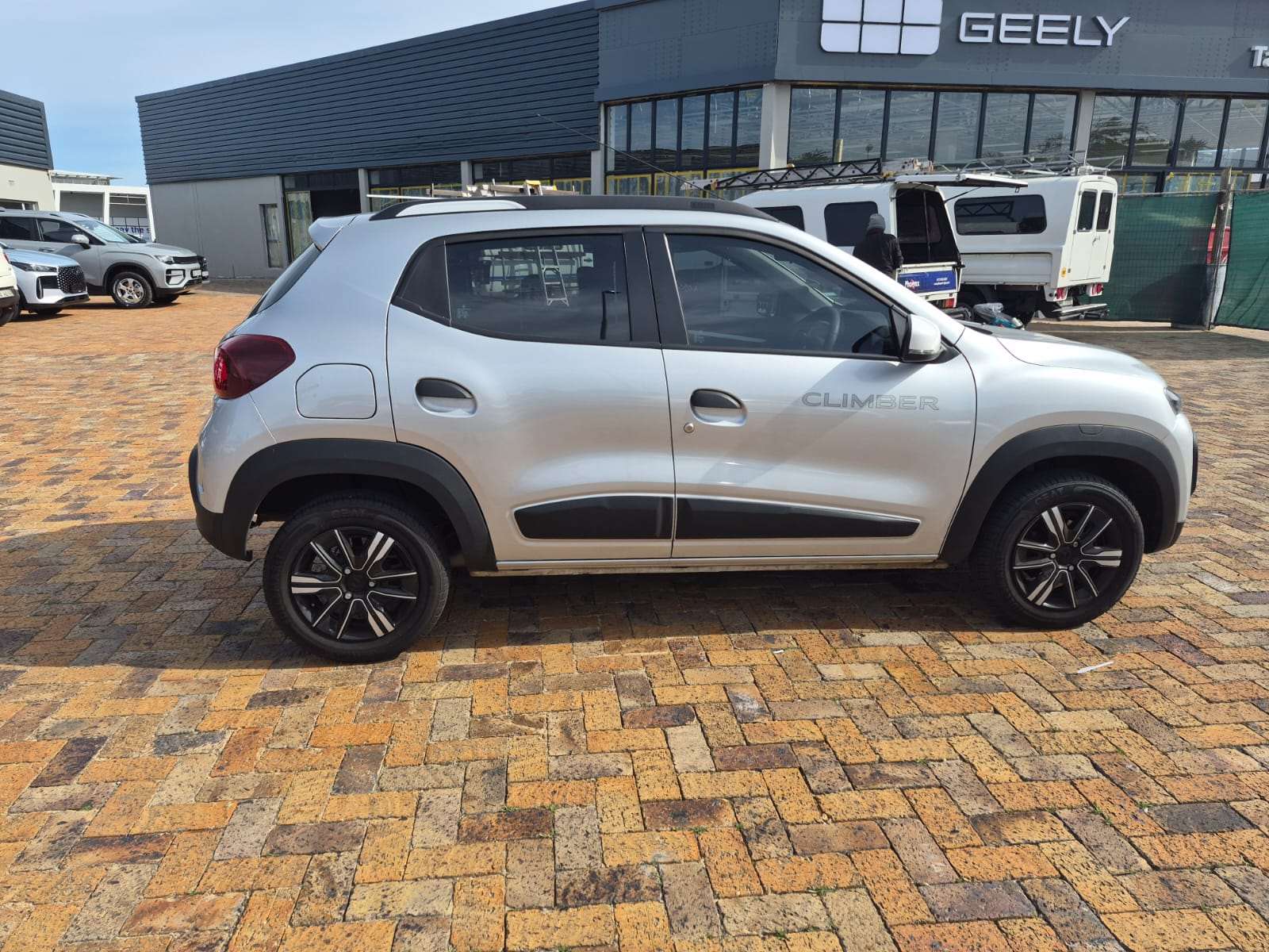 2023 Renault KWID KWID 1.0 CLIMBER 5DR - Image 2